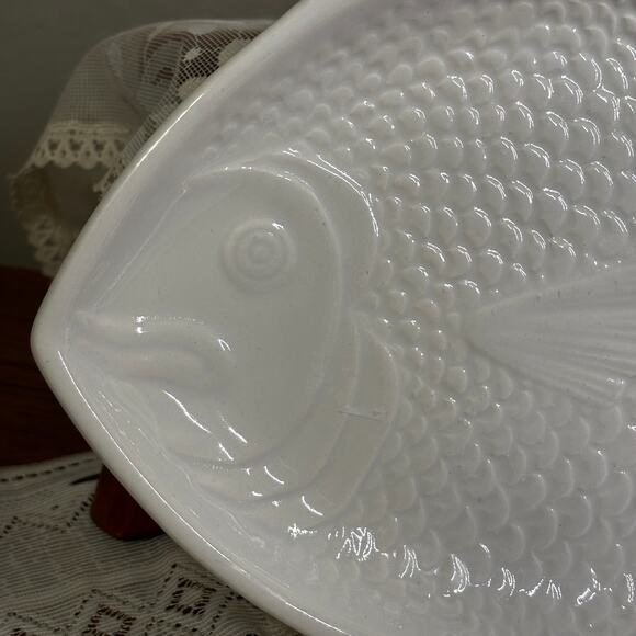 Beach House Vintage Whittier Pottery White Fish Platter 1979 Coastal Beach - Picture 2 of 7